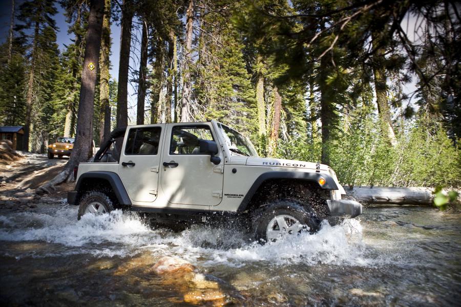  Jeep Wrangler Unlimited Rubicon 2012 года  (фото 14 из 18)